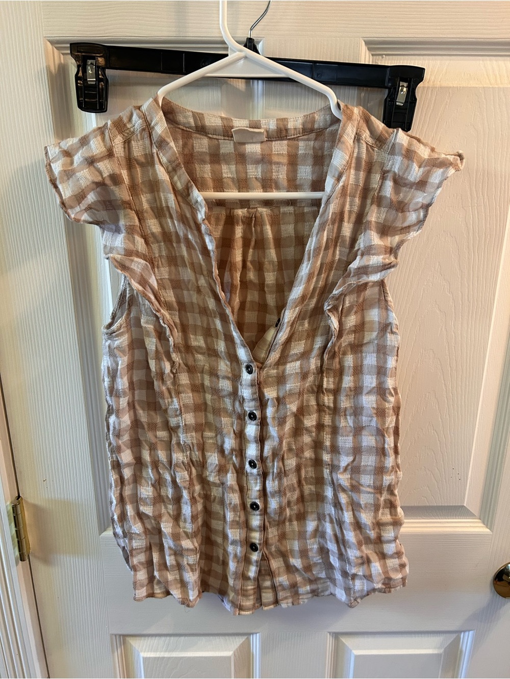 Sleeveless Gingham Button-Front Blouse - Tan & White
